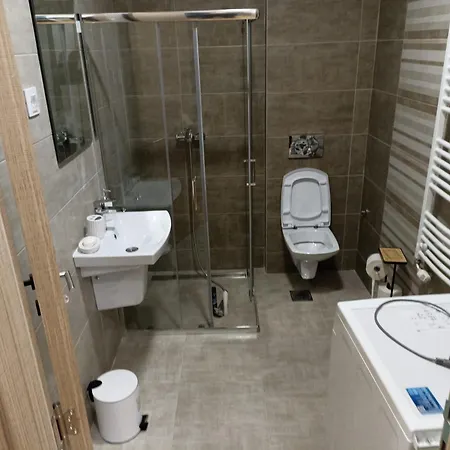 Uros 17 彼得罗瓦拉丁